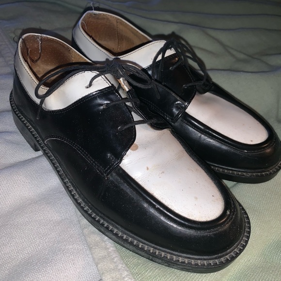 elaine benes black and white shoes